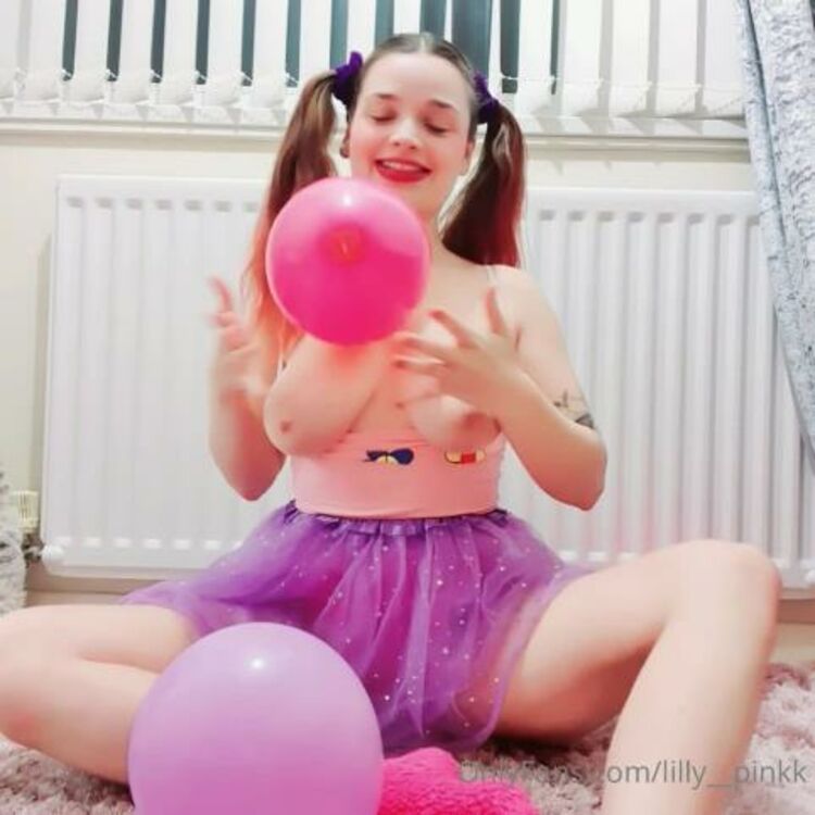 Lilly Pinkk / Onlyfans Lillypinkk just playing with my balloons 30-04-2020 - Balls