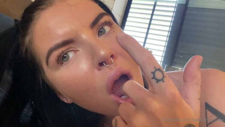 Bethany spiby / Onlyfans BethanyspibyIts MOUTH MONDAY so heres my mouth LIKE if you wanna go faster - 20-09-2021 - Fetish