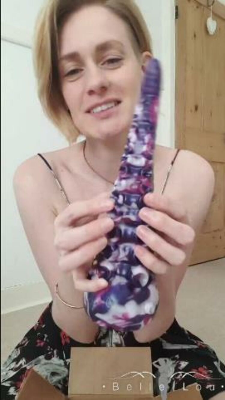 Belle Lou / Onlyfans BellelouUnboxing a brand new bad dragon - 13-03-2020 - OnlyFans