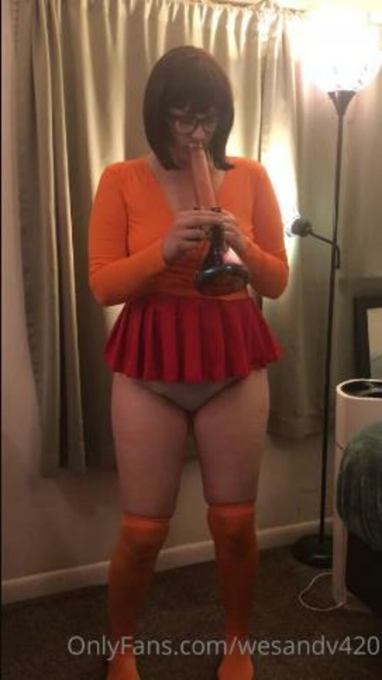 WesandV420 / Onlyfans Wesandv - hit the bong with velma 29-03-2021 - African