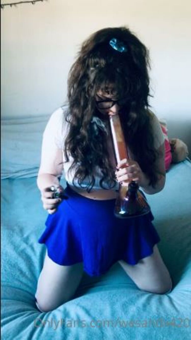 WesandV420 / Onlyfans Wesandv - would you smoke with me 09-04-2021 - Smoking