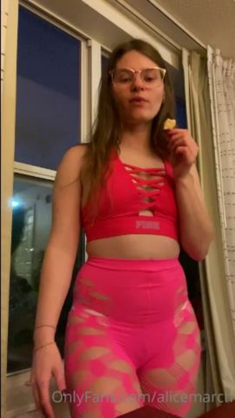 Alice march / Onlyfans Alicemarch - stretching 22-11-2020 - Chinese