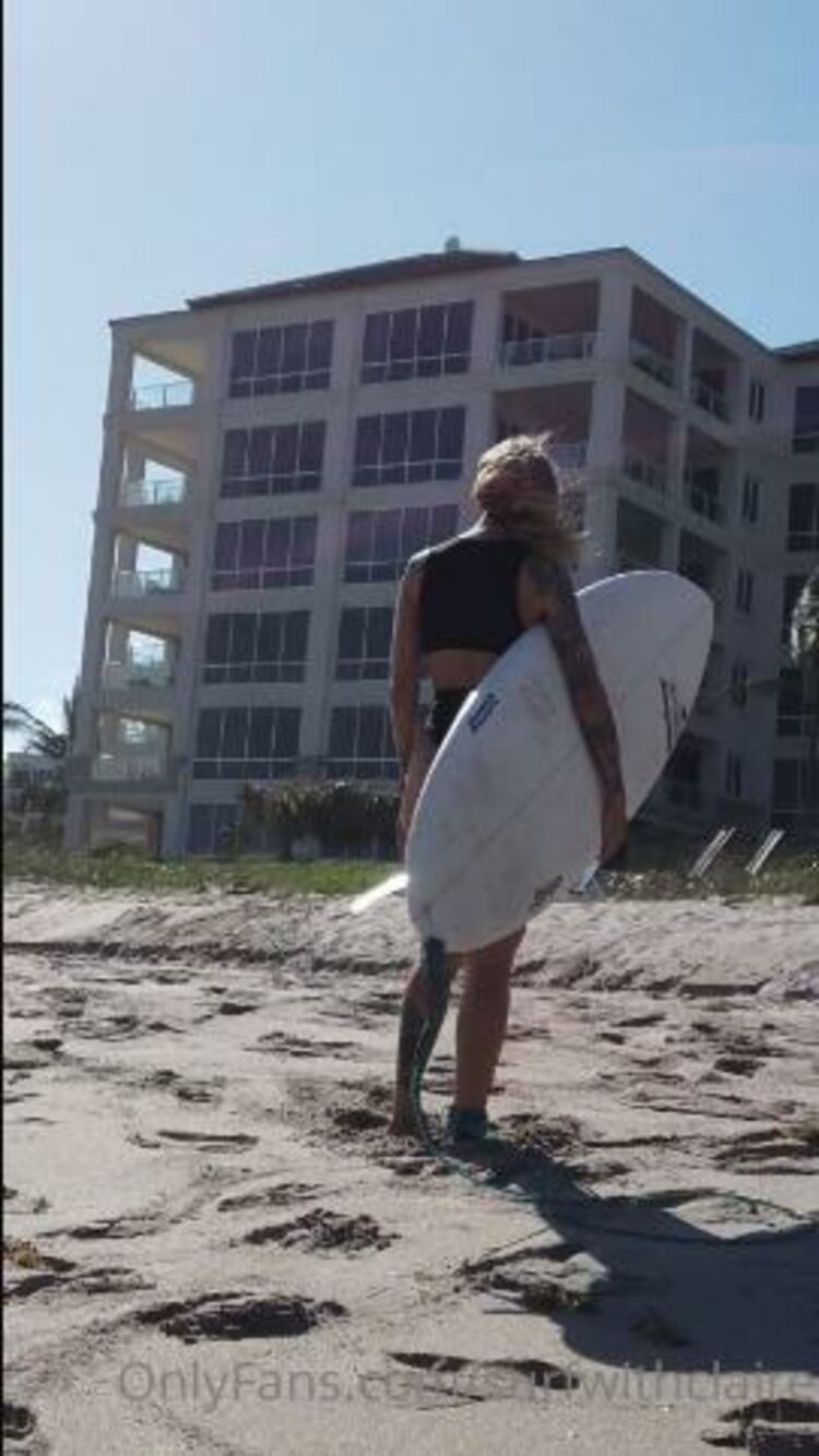 Surfer Girl - surfwithclaire / Onlyfans Surfwithclaire - happy saturday i hope everyone is out doing something they love one 06-03-2021 - Love