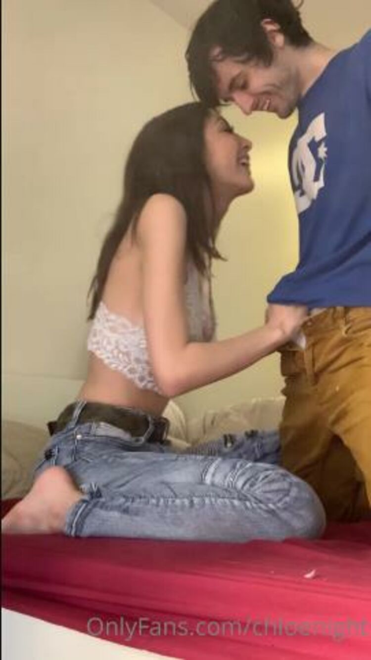 Chloe Night / Onlyfans Little suck hehe video - Sucking