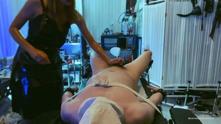 Mistress Euryale – Sample collection on plugged sub – Medical Femdom, clinic