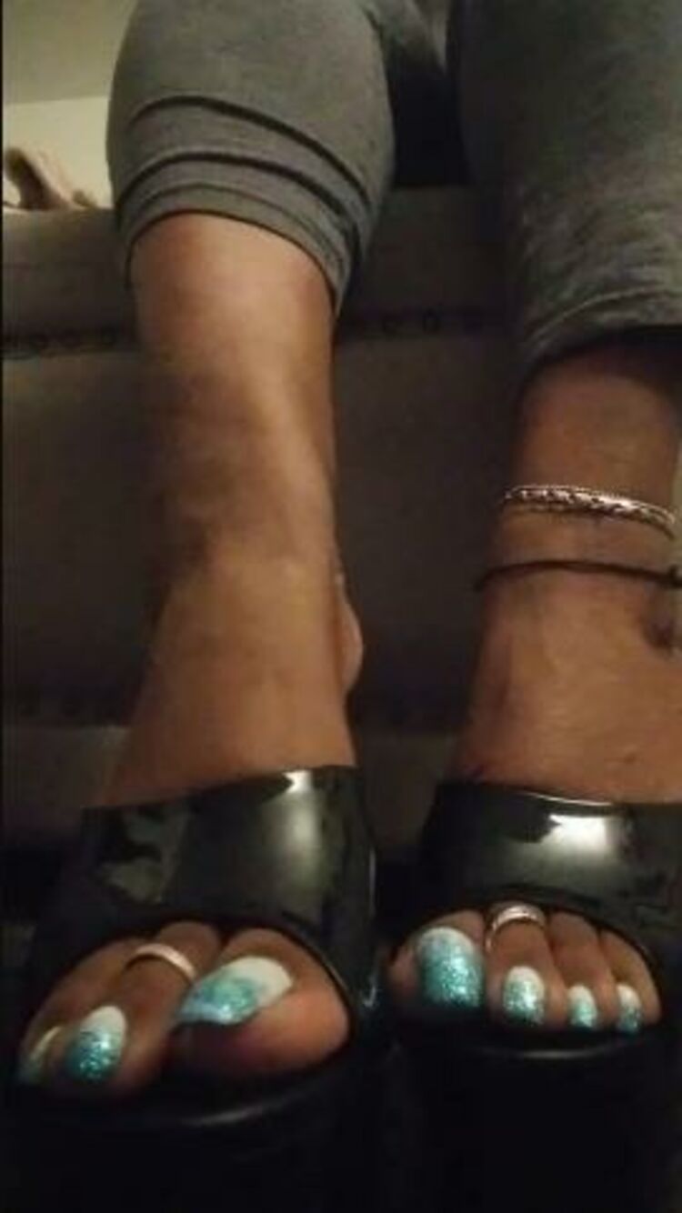 sexycinnamonspice / Onlyfans Jack off watching my feet in these mules Listen to me - 12-12-2019 - Sexy