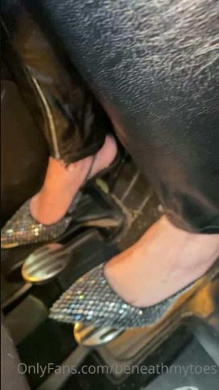 Beneathmytoes / Onlyfans A bit of high heel driving - 26-09-2020 - High Heels