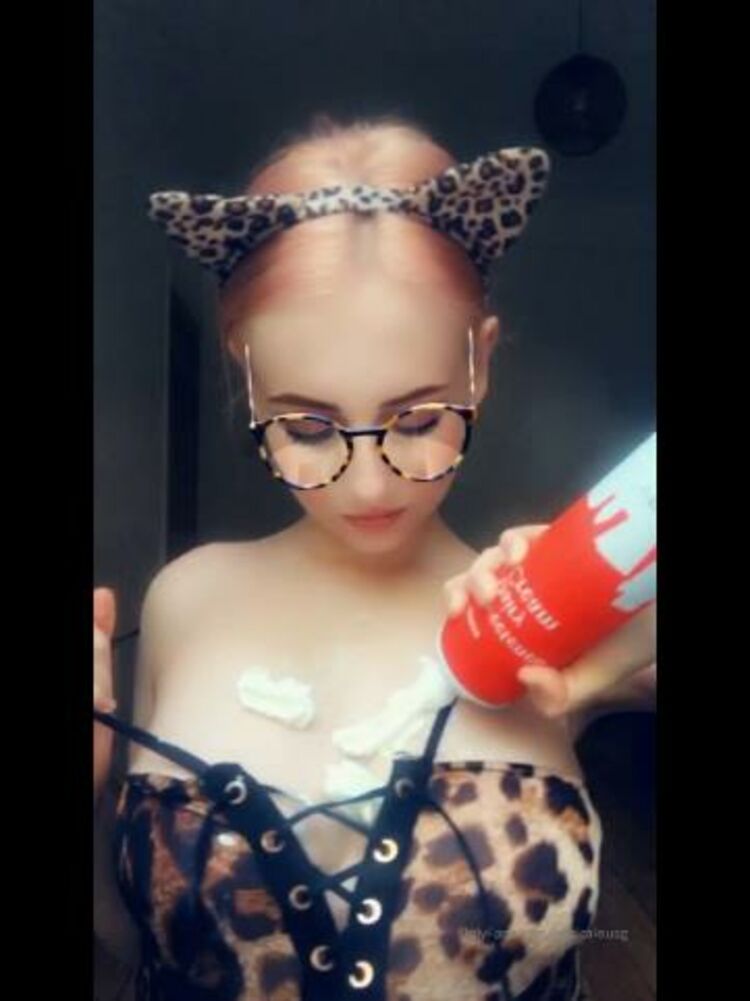 JessicaLou - jessicalousg / Onlyfans Jessicalousg - kitty likes cream 28-09-2019 - African