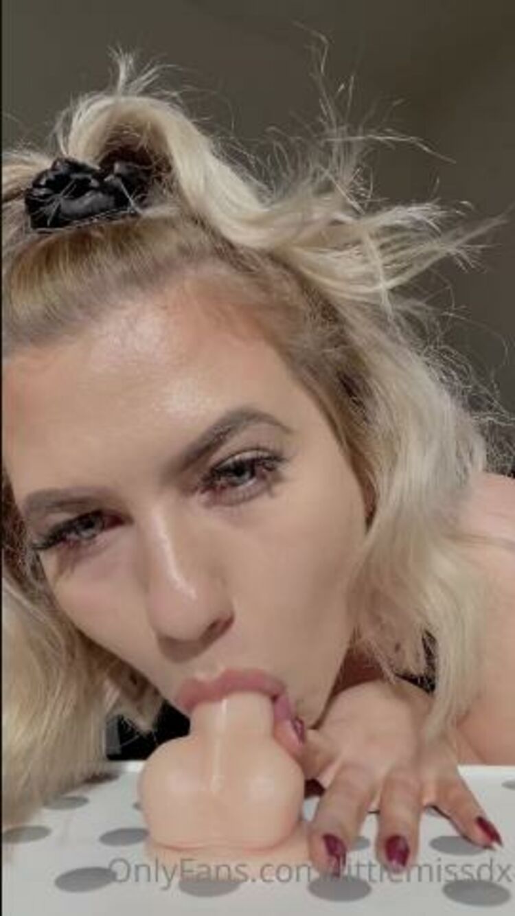 Miss Mae - xmissmae97 / Onlyfans XmissmaeMy ultimate kink has to be deepthroating Nothing turns me on more than gobbling down a bi - 04-10-2020 - Fetish