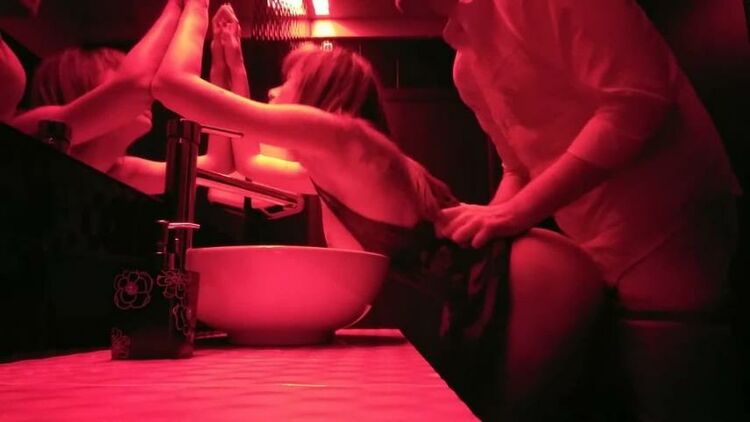 Amateurporn.cc - Amateur - Club Bathroom Sex [FullHD 1080p]