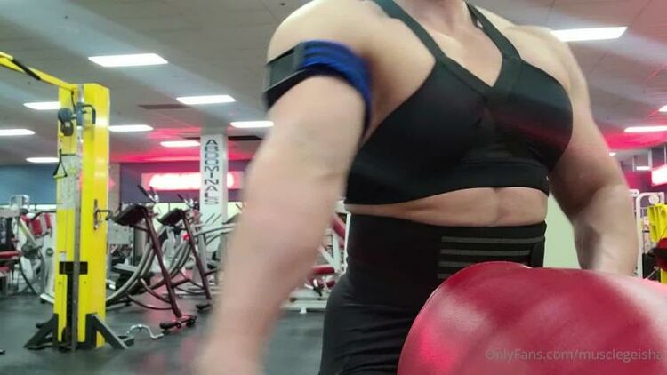 MuscleGeisha / Onlyfans Musclegeisha - biceps after a fucking good workout did reps before this vid havent seen a bice 30-11-2021 - Fetish