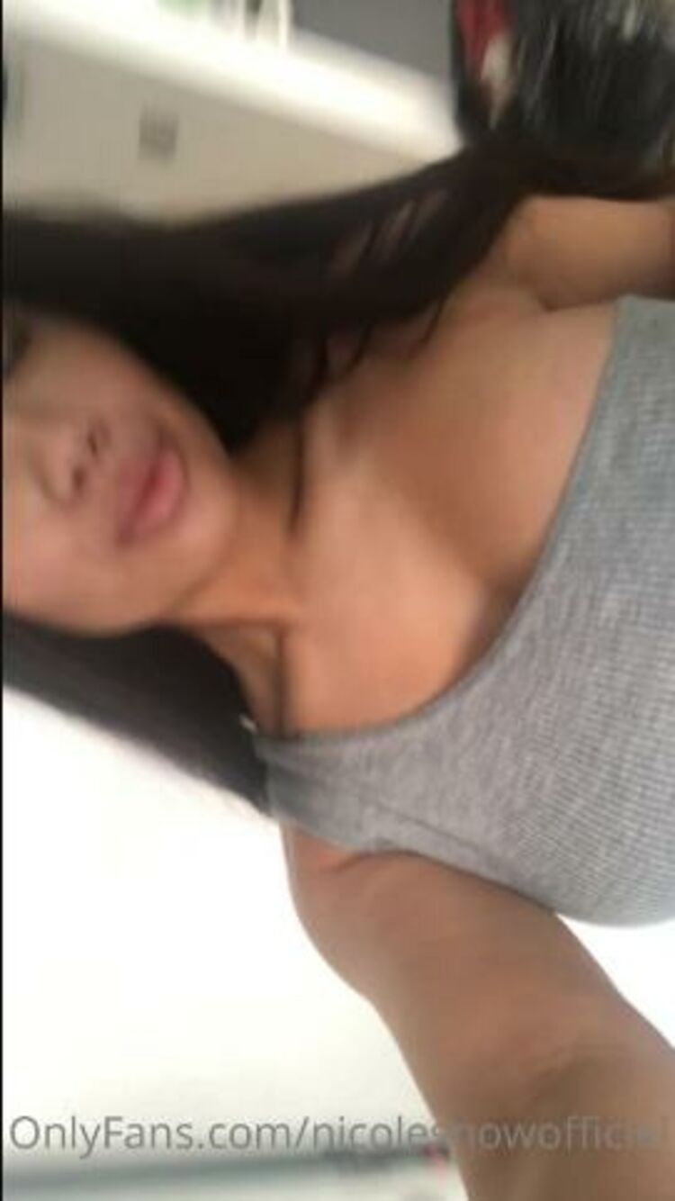 Nicole - nicolesnowofficial / Onlyfans Nicolesnowofficial - off to the park no panties 25-05-2020 - Park