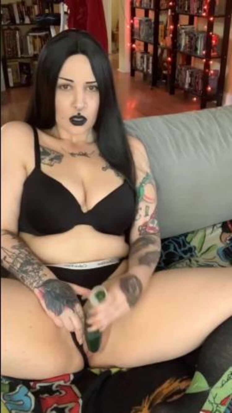 Gothic Nympho - bettyclark / Onlyfans Bettyclark - love being your goth cam slut double cucumber penetration 15-03-2020 - Love