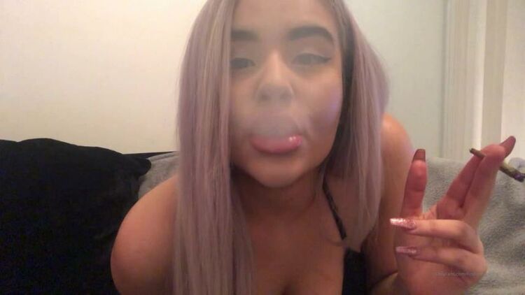 QUEEN CANDICE - findomcandice / Onlyfans Findomcandice - inhale my smoke and catch my ash 13-11-2019 - Fetish