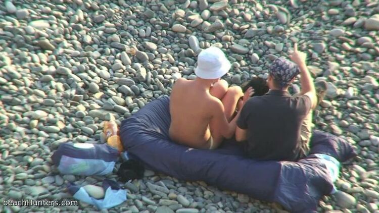 Amateur Beach Couple Have Sex On The Beach