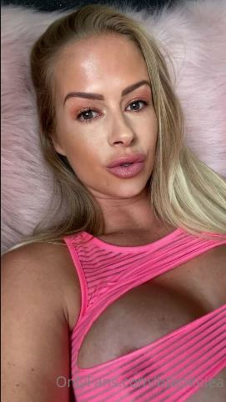 Brooke Lea / Onlyfans Brookelea - talk to me tuesday if your feeling a bit low come chat to me nothing worse then fee 07-07-2020 - Chat