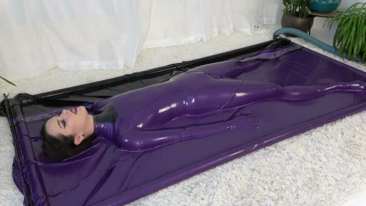 Hot Latex for Warm Fucks - Online Encased in Latex – Roxy – VacBed - latex