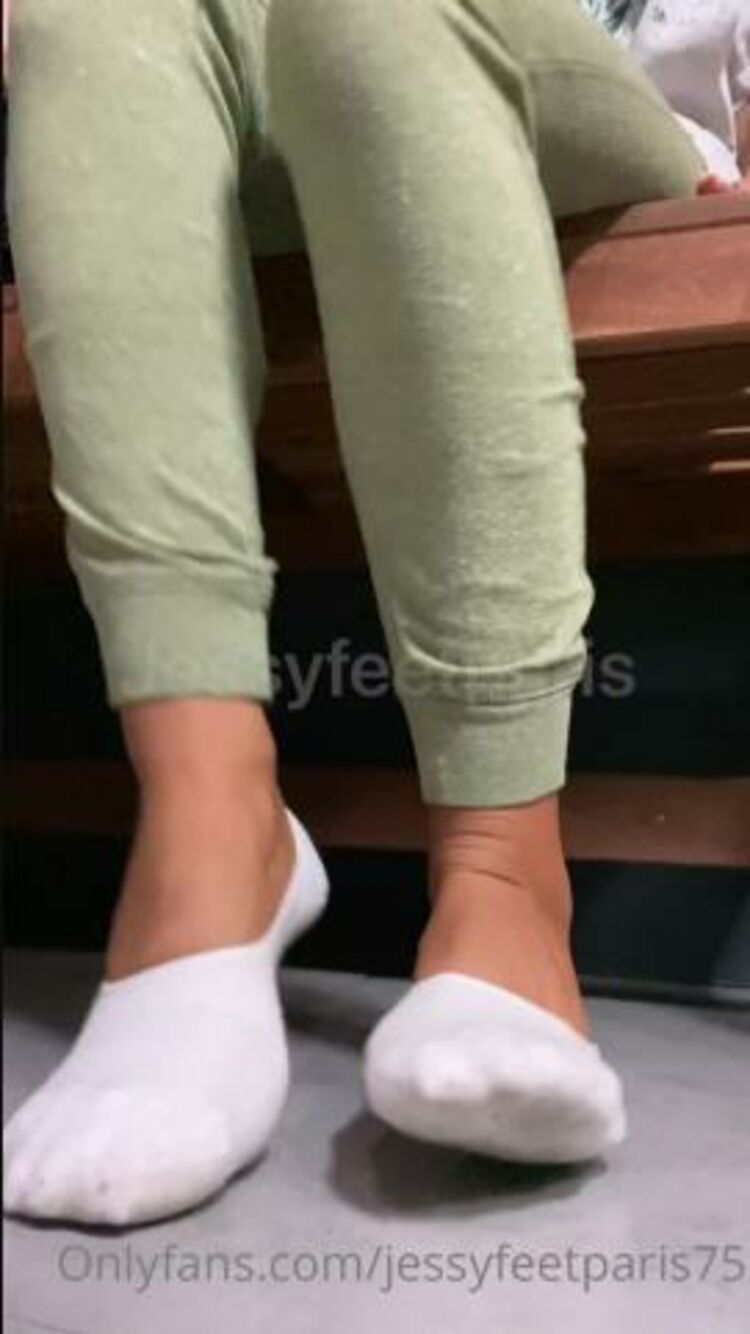 Jessyfeetparis75 / Onlyfans Jessyfeetparis - dans les vestiaires de la salle de sport fitness park tu viens srement de te rv 03-05-2022 - Park