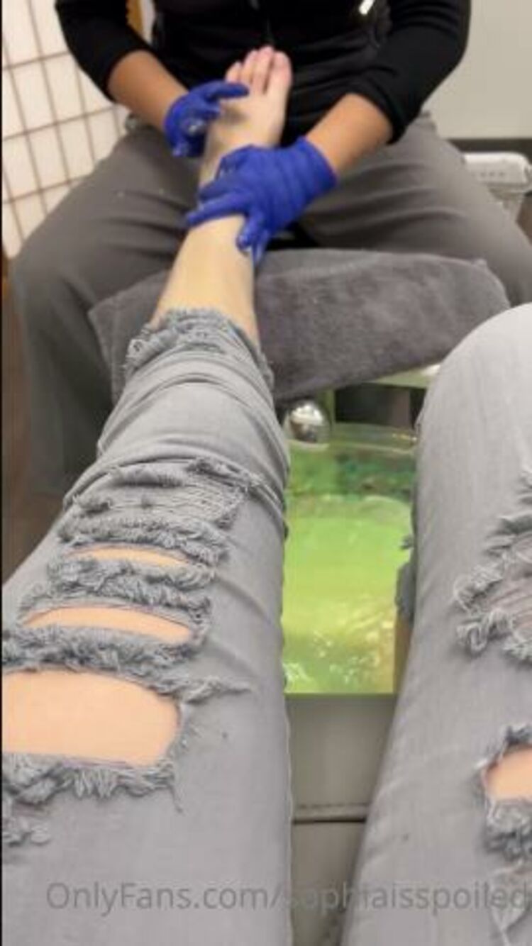 Princess Sophia - sophiaisspoiled / Onlyfans Sophiaisspoiled - oh how badly you wish this was you massaging my legs and soles but you just end 10-03-2022 - Massage