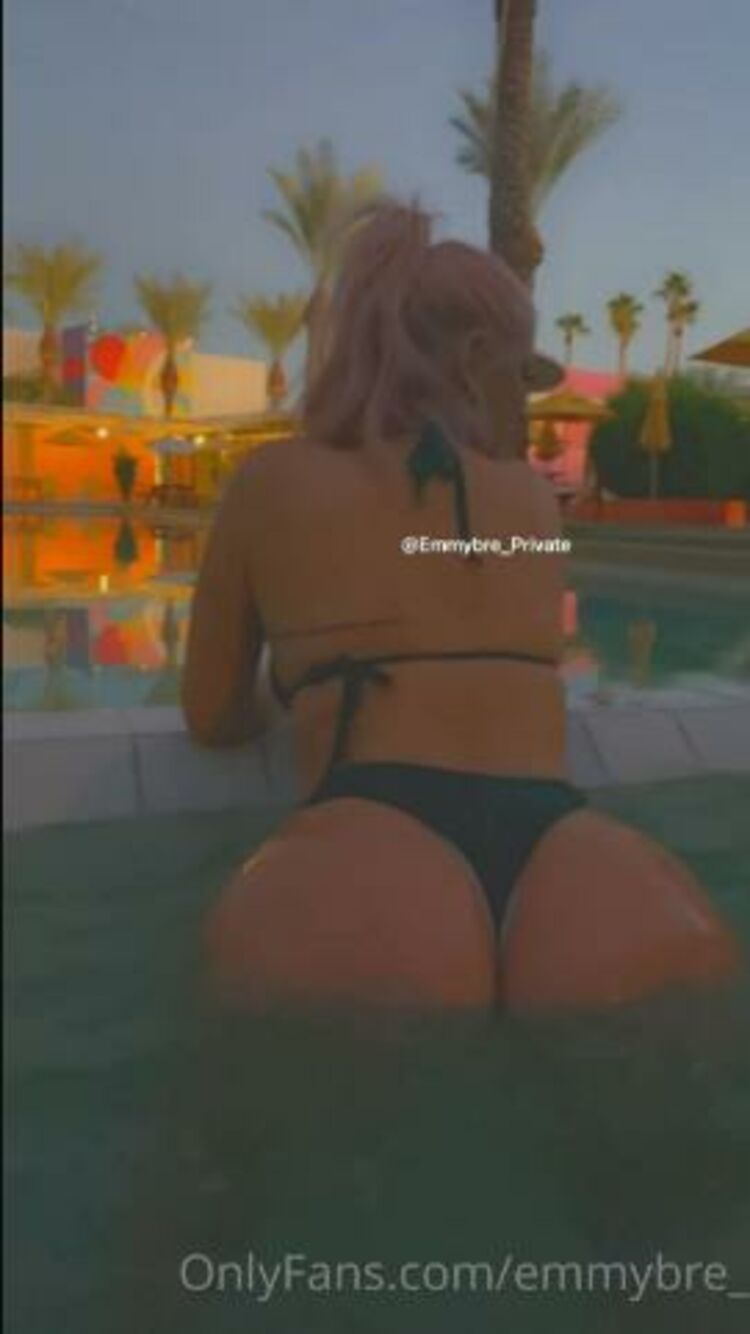 Emmy Bre / Onlyfans Emmybre - always twerking at pools giving a lil show 21-11-2020 - Fetish