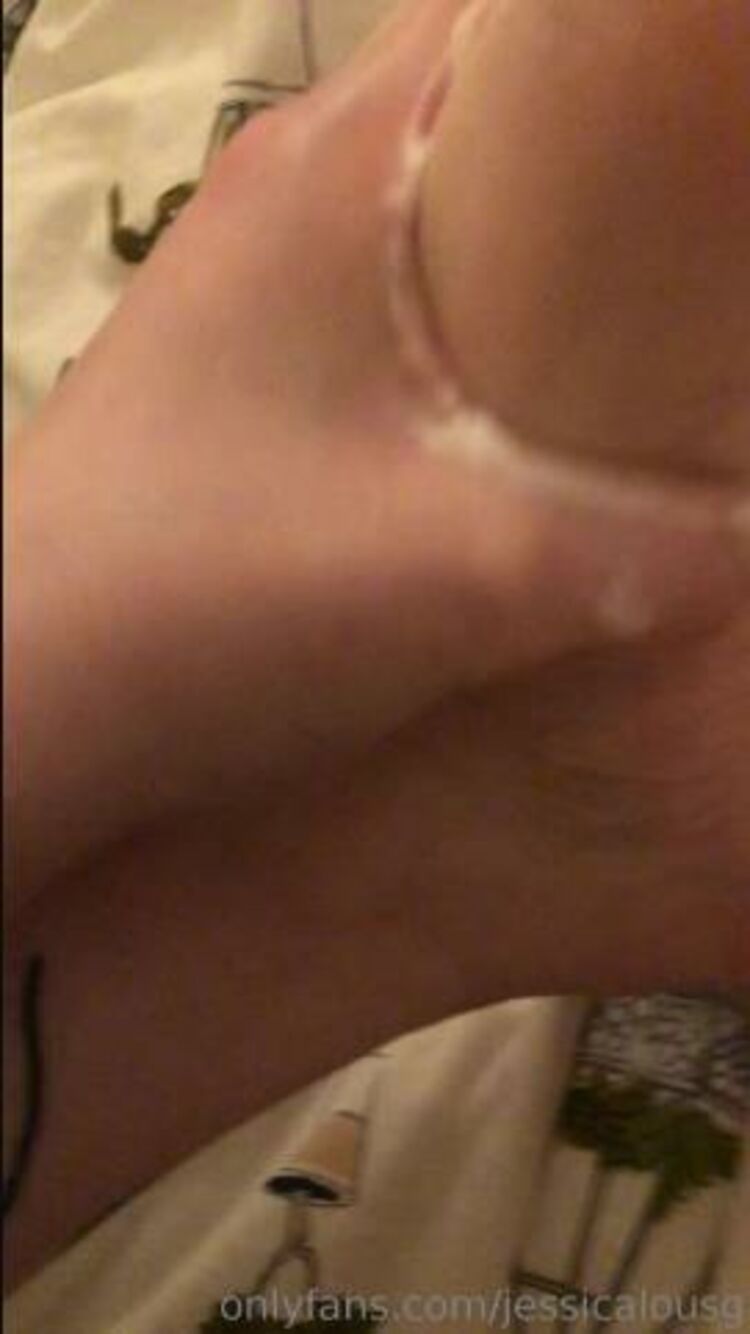 JessicaLou - jessicalousg / Onlyfans Jessicalousg - its very important to keep my feet nice and soft 07-04-2019 - Fetish