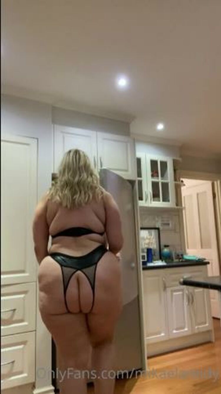 Mkay - mikaelareidy / Onlyfans Mikaelareidy - looking for a snack what u want 03-04-2021 - African