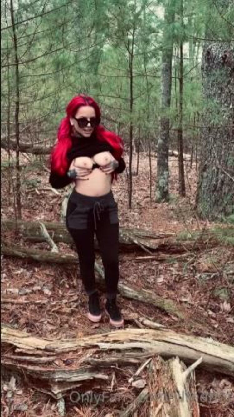 Lil Red Hot / Onlyfans Lilredhot - flashing in the woods 02-02-2021 - Flashing