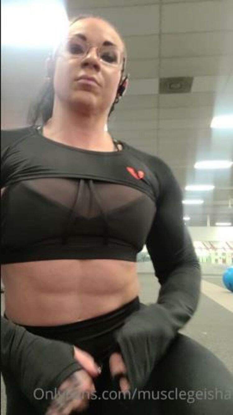 MuscleGeisha / Onlyfans Musclegeisha - from morning to post workout fun contrast cant wait for the morning cuts to be back b 09-12-2021 - Fun