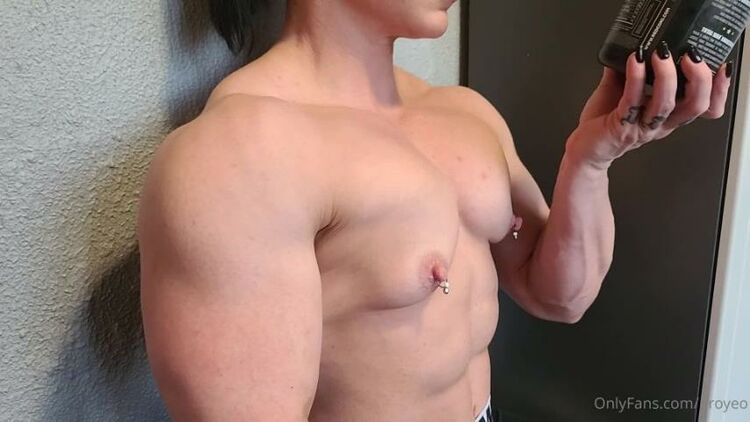 MuscleGeisha / Onlyfans Musclegeisha - a fan wanted to see me do something rather normal like reading and slide in some p 17-04-2021 - Fetish