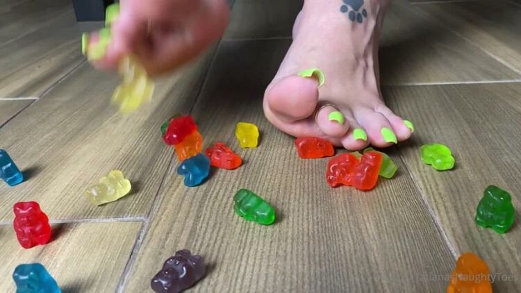 TATIANA - tatianasnaughtytoes / Onlyfans Tatianasnaughtytoes - new not so mellow yellow pedicure giantess onlyfans when goddess tatiana g 30-10-2020 - Goddess