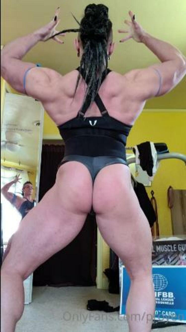 MuscleGeisha / Onlyfans Musclegeisha - flex for fun yesterdays private home lift occlusion biceps in slide 28-05-2021 - Fun