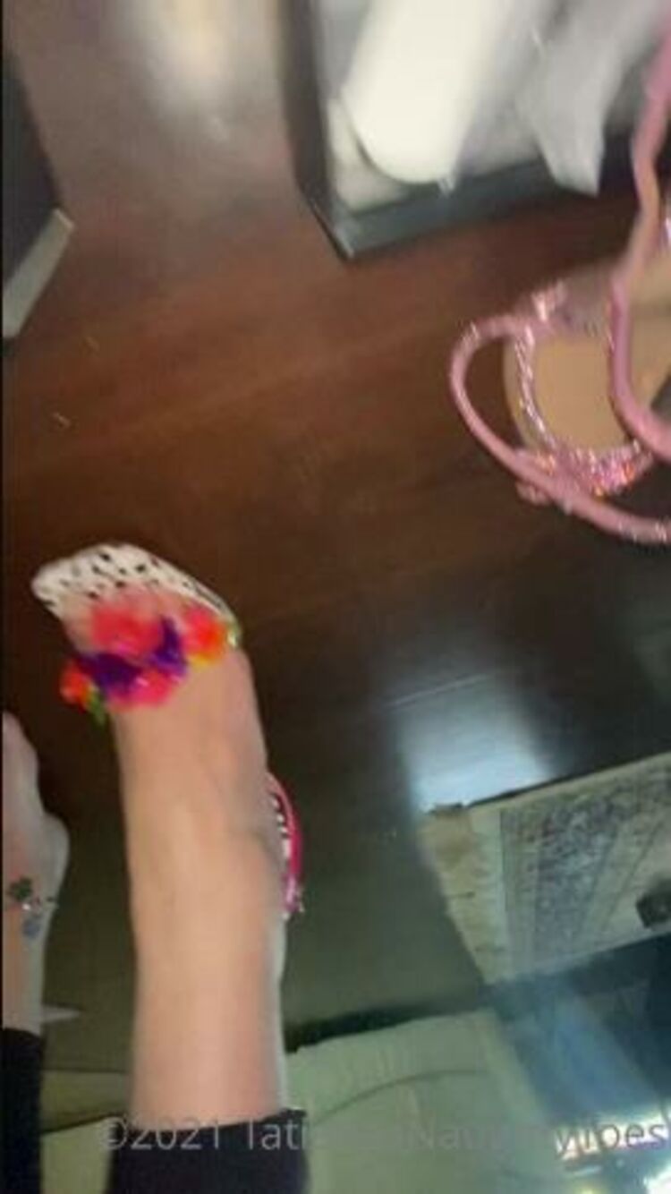 TATIANA - tatianasnaughtytoes / Onlyfans Tatianasnaughtytoes - new bare naturals toenails february i went shoe shopping since i can 25-02-2021 - Fetish