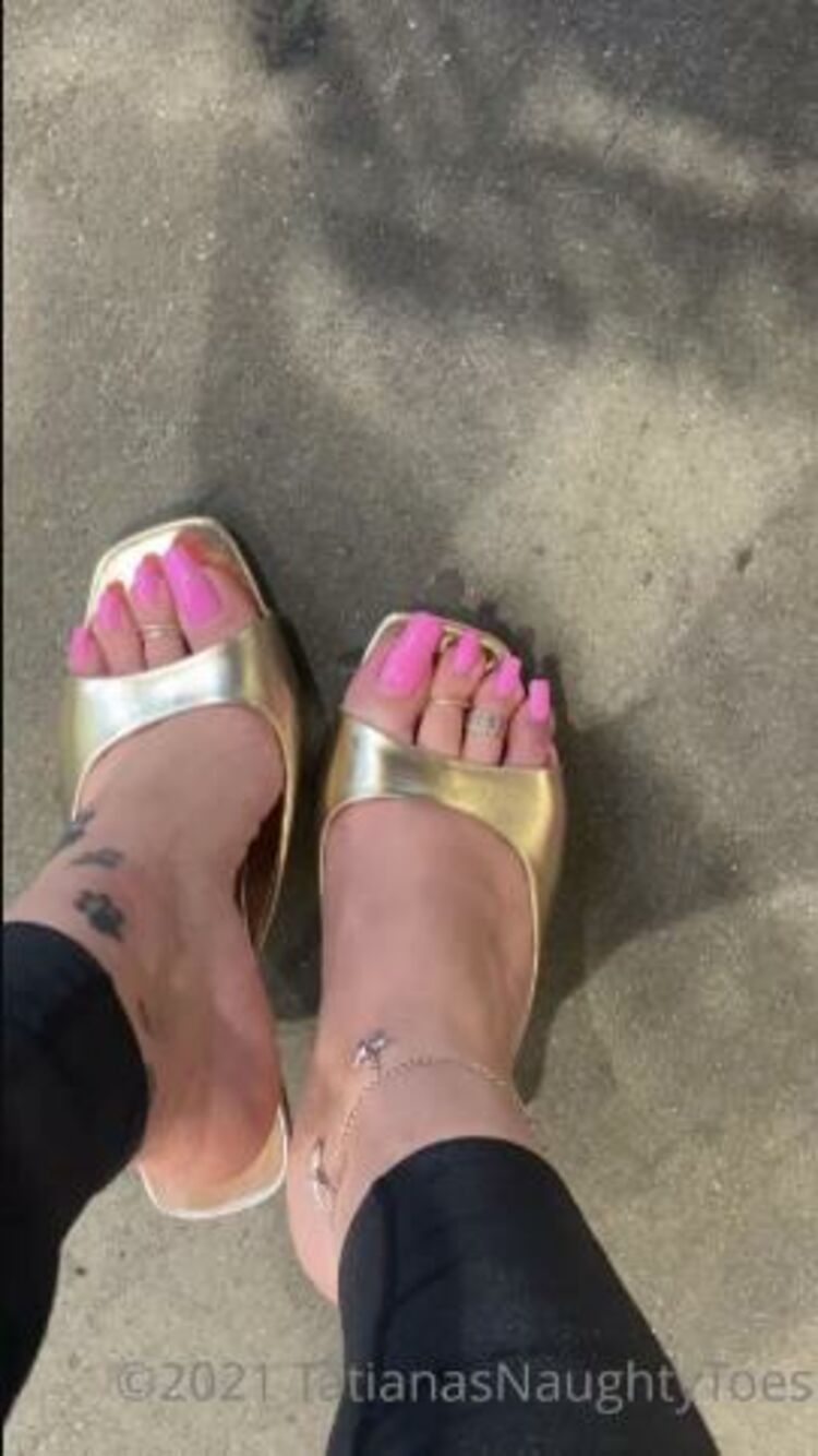 TATIANA - tatianasnaughtytoes / Onlyfans Tatianasnaughtytoes - new september out and about doing some grocery shopping 25-09-2021 - Naughty