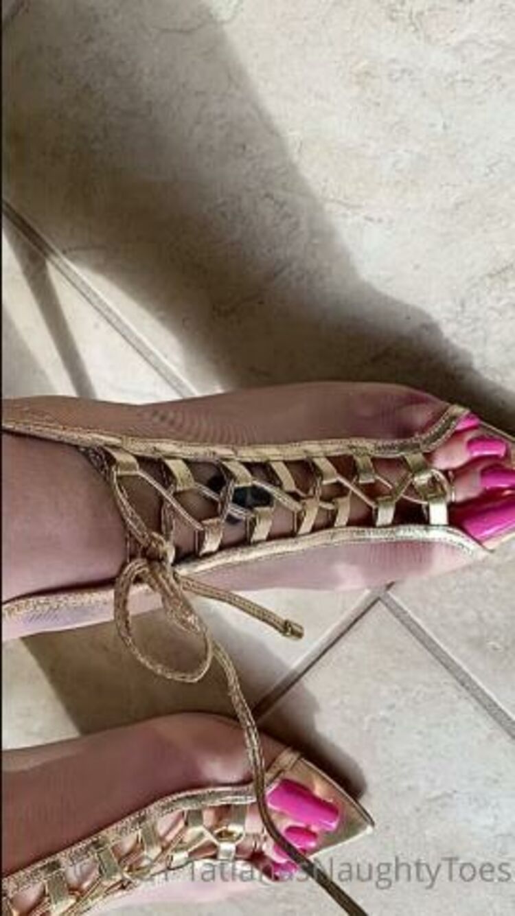 TATIANA - tatianasnaughtytoes / Onlyfans Tatianasnaughtytoes - new pretty in pink confident walking in my bcbg fancy shoes i do miss goin 31-01-2021 - Pretty