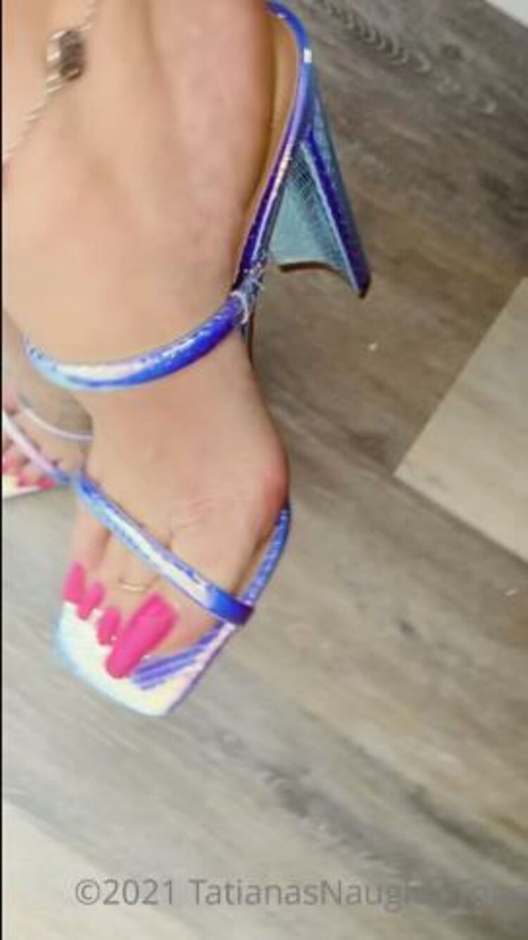 TATIANA - tatianasnaughtytoes / Onlyfans Tatianasnaughtytoes - new february pretty in pink walking into my aldos shoes 07-02-2021 - Fetish