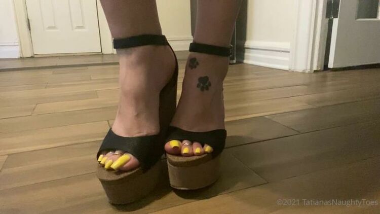 TATIANA - tatianasnaughtytoes / Onlyfans Tatianasnaughtytoes - some new wedges with the same yellow 21-11-2021 - Fetish