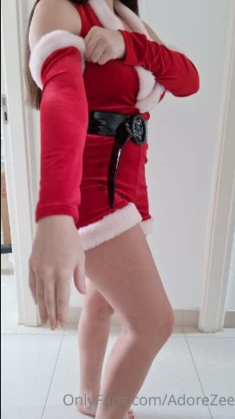 AdoreZee / Onlyfans Adorezee - who wants to ask santa claus for a footjob from this santa helper watch this and sin 22-12-2021 - OnlyFans