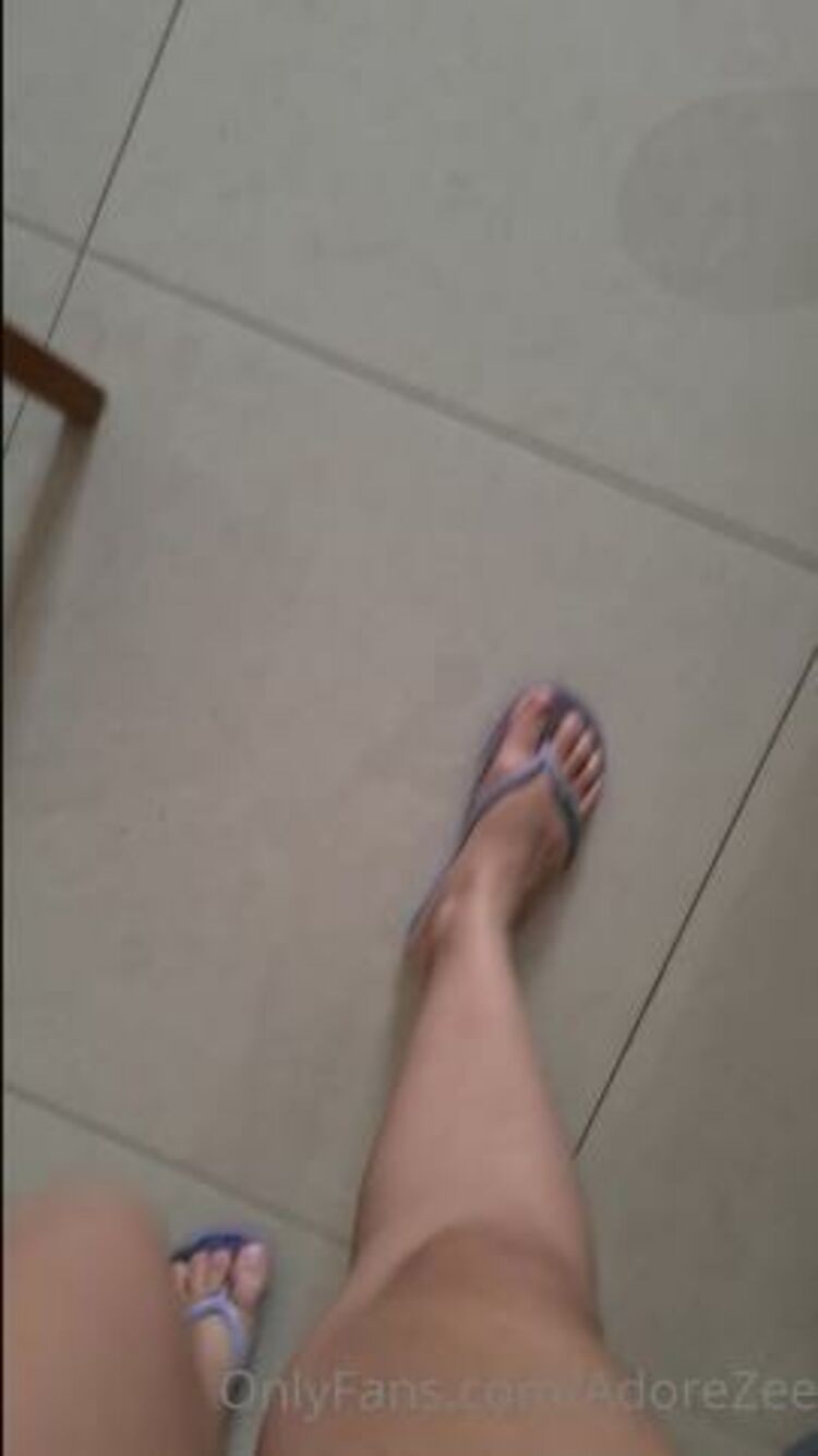 AdoreZee / Onlyfans Adorezee - sandals walking around sounds a fan told me he loves hearing this specific sound do you 24-03-2022 - Round