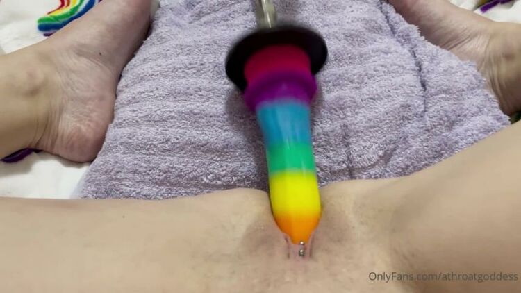 Throatgoddess / Onlyfans Athroatgoddess - broke in my new fuckmachine last nighttttt omg why did i not get this sooner this one is 04-11-2021 - Fetish