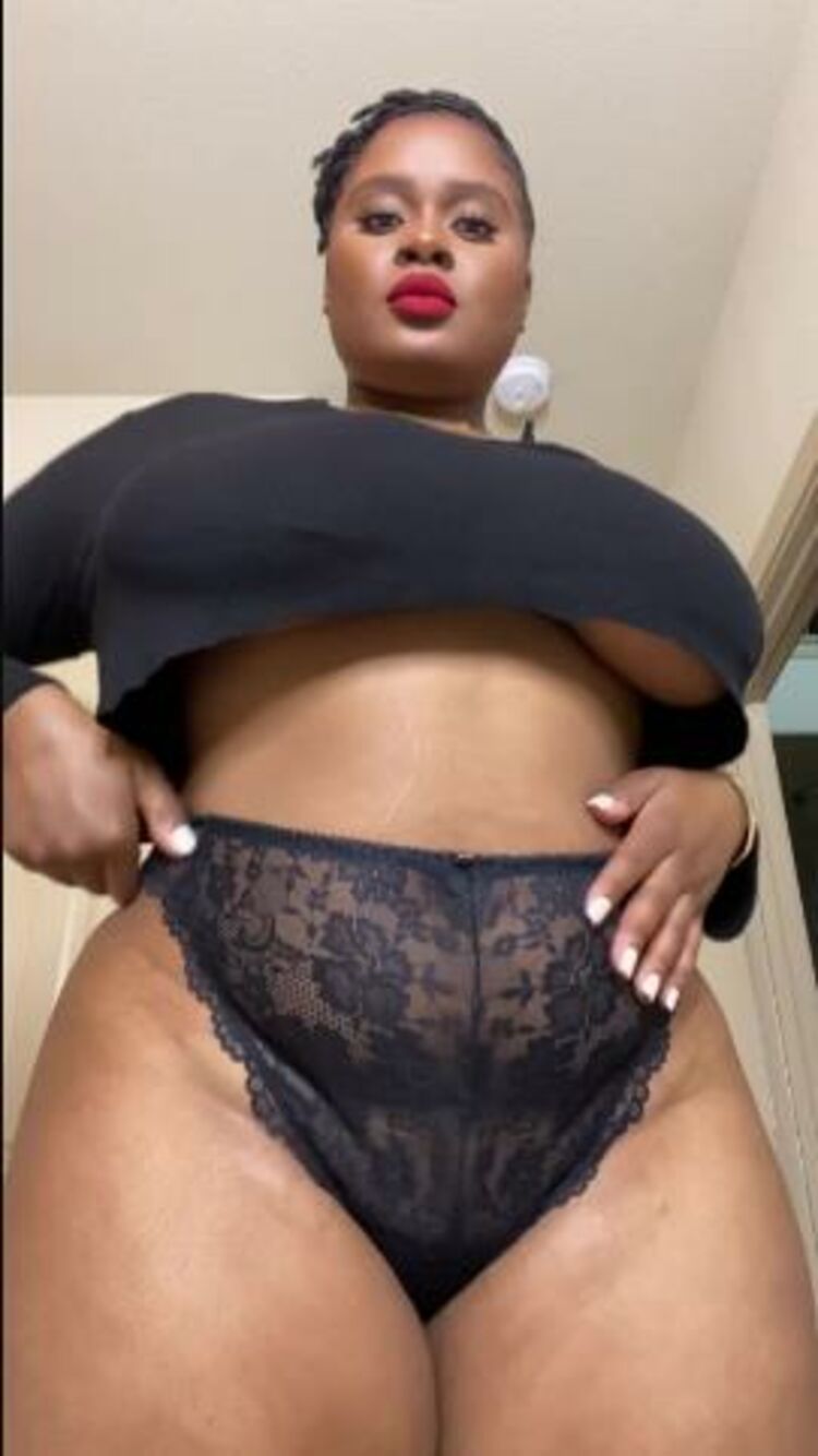 Curvygirlnxtdoor / Onlyfans - yall this angle or straight on 05-01-2021 - Girl