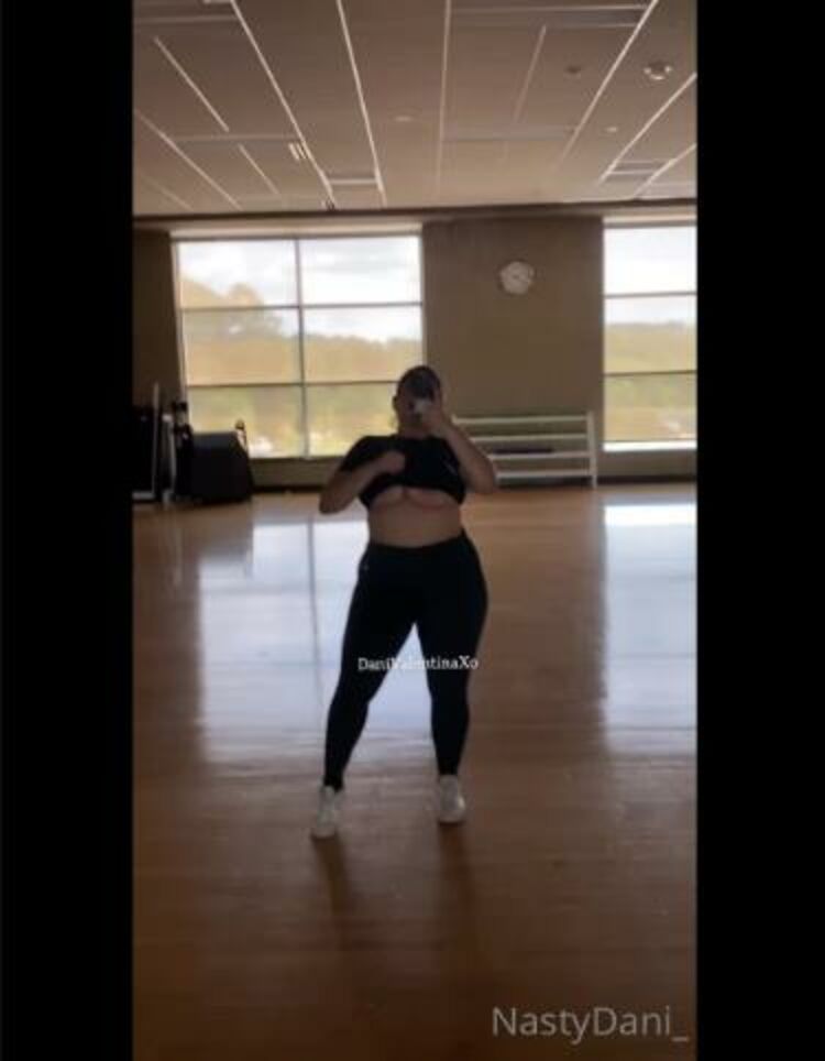 Dani Valentina - dvalentinaxo / Onlyfans Dvalentinaxo - good morning starting the day bright and early at the gym lmao i just made a titty dro 28-07-2021 - OnlyFans