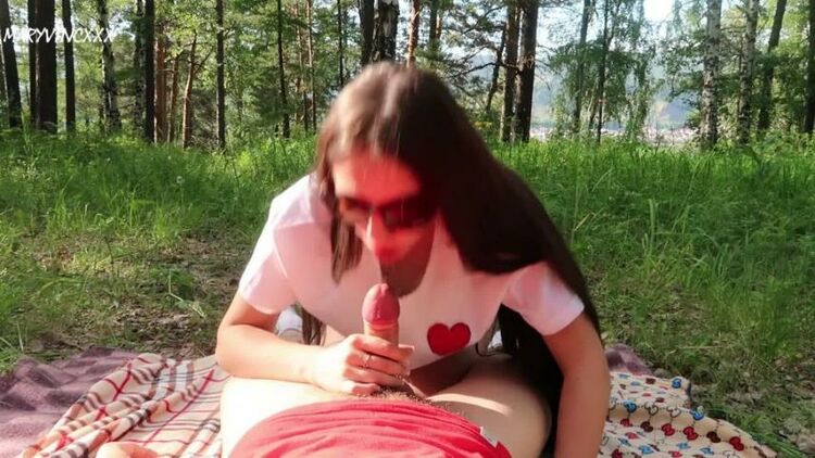 Amateur Outdoor Blowjob On Lake