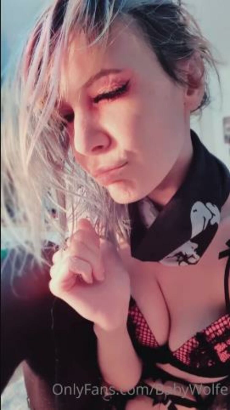 Kitt Katt - imbabywolfe / Onlyfans Imbabywolfe - what happens to hurr under that wig someone come throw this grungy baby into th 10-05-2020 - OnlyFans