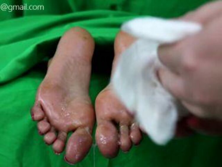 Sticky Soles – EBONY SOLES GET A MASSIVE LOAD