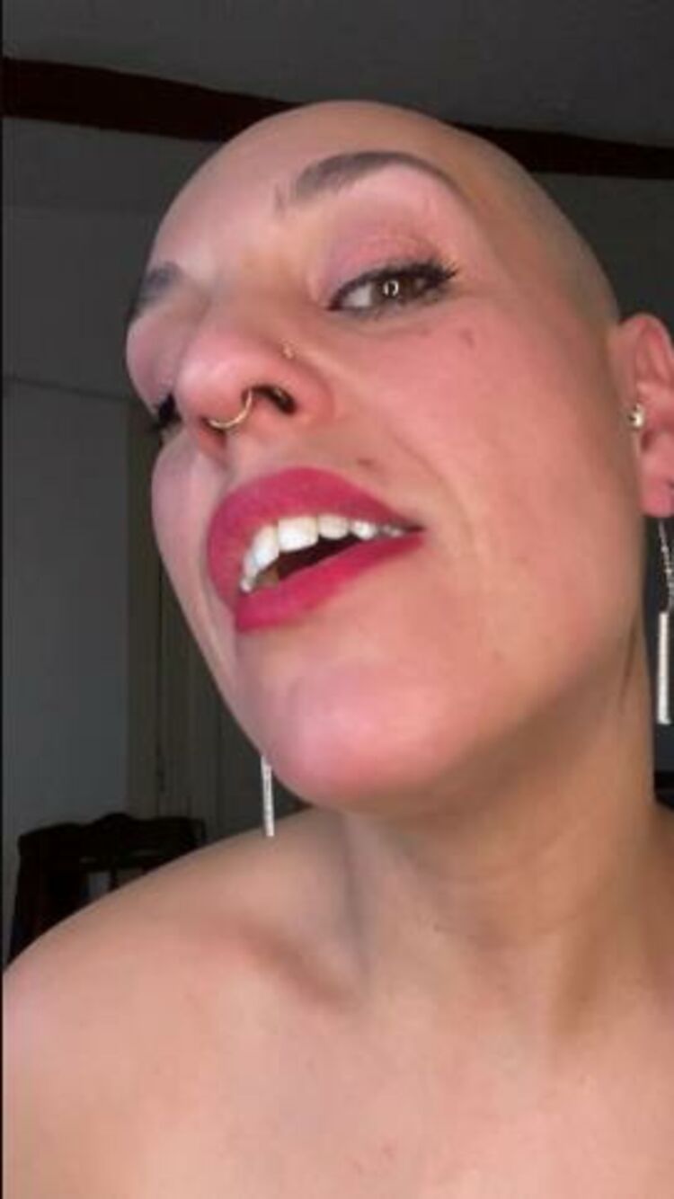 emprexkala / Manyvids Chewing sideways - Mouth