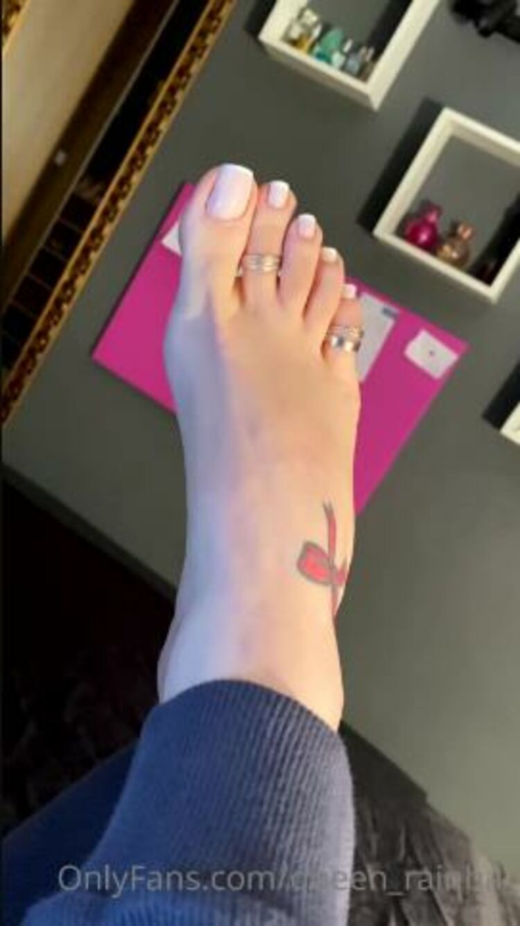 QUEEN RAINHA / Onlyfans Queenrainha - suck my toes chupa meus dedos 27-11-2020 - Fetish