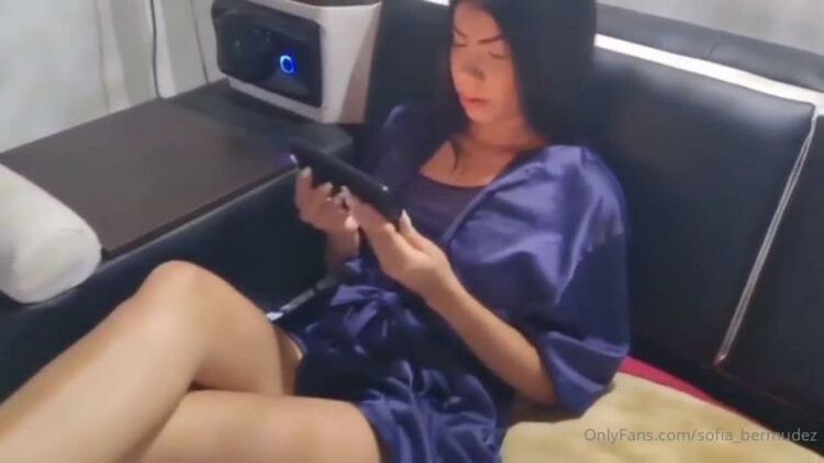 Sofia Bermudez / Onlyfans Sofiabermudez - my best friend discovers me while im watching a video of my teacher iamfreya with her 20-05-2022 - Fetish