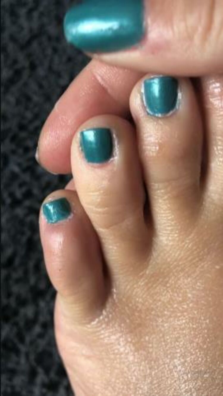 Jcakess / Onlyfans - it puts the lotion on its foot 01-10-2019 - Fetish