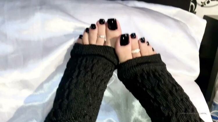 queen rainha 04-03-2020 Come suck my beautiful toes Vem chupar meus lindos dedos