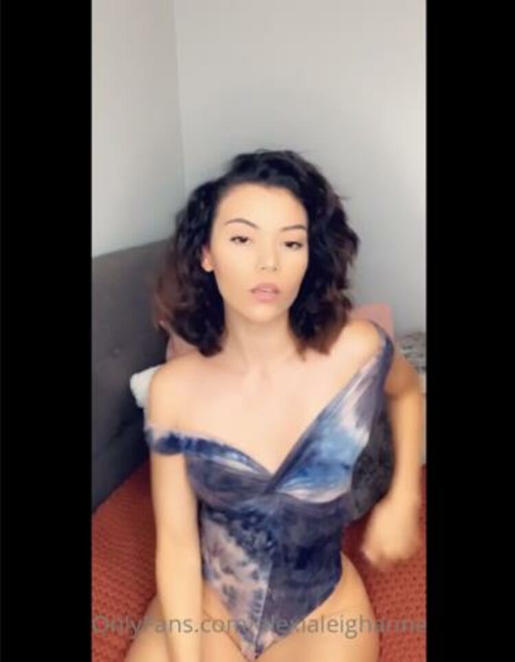 ALEXIA - juicyleighanne / Onlyfans Juicyleighanne - you guys like my short hair this is just me being weird 13-08-2020 - Juicy